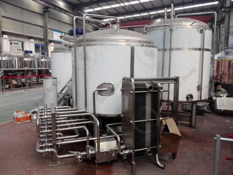 Wort heat exchanger for beer brewing machine